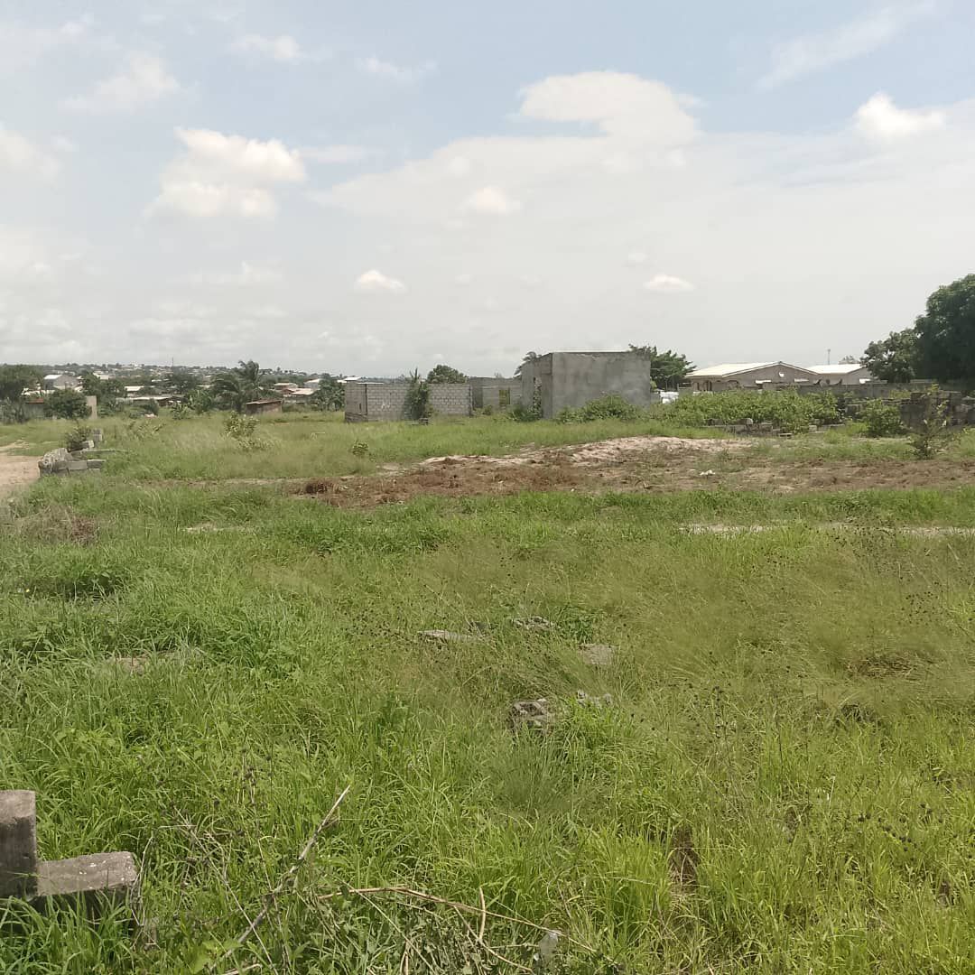 TERRAIN AVEC TITRE FONCIER