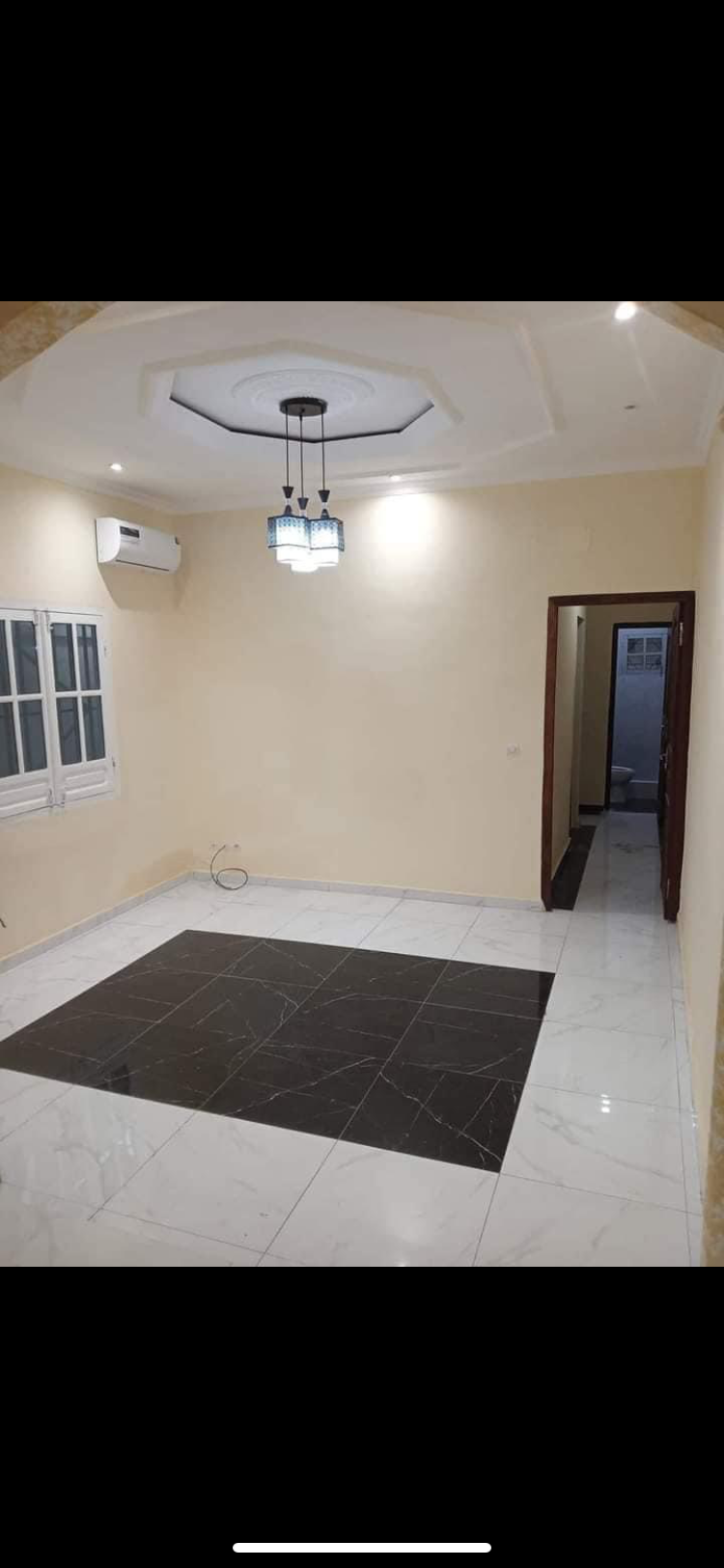 Maison esseulée à louer, à la Base, Brazzaville.