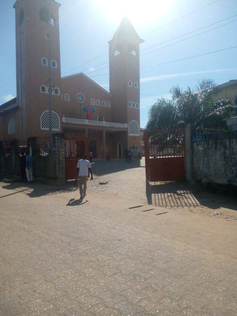 DEMI TERRAIN A LOANDJILI