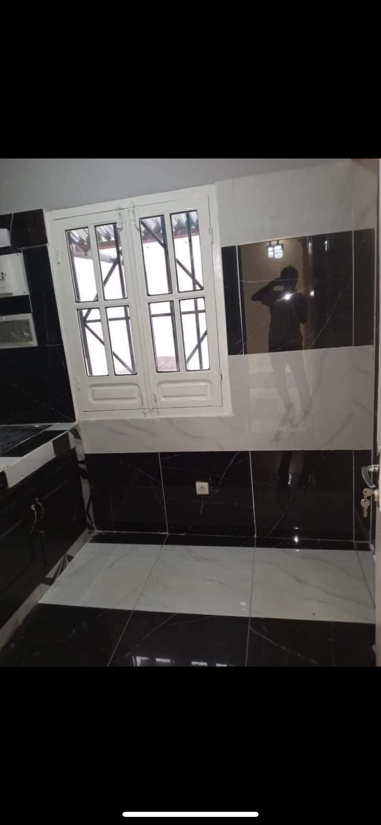 Maison esseulée à louer, à la Base, Brazzaville.