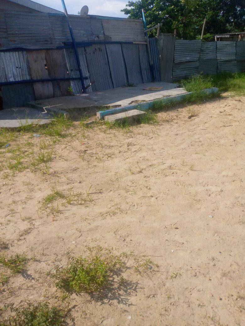 DEMI TERRAIN A LOANDJILI