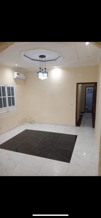 Maison esseulée à louer, à la Base, Brazzaville.