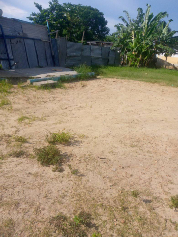 DEMI TERRAIN A LOANDJILI